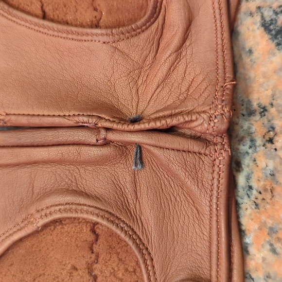 Gloves - Picture 3 of 5